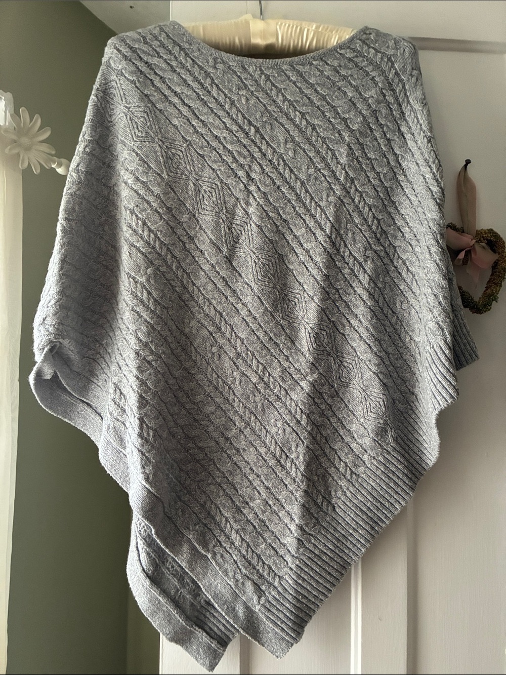 Cozy Cable-Knit Orvis Women’s Poncho Sweater - Light Gray